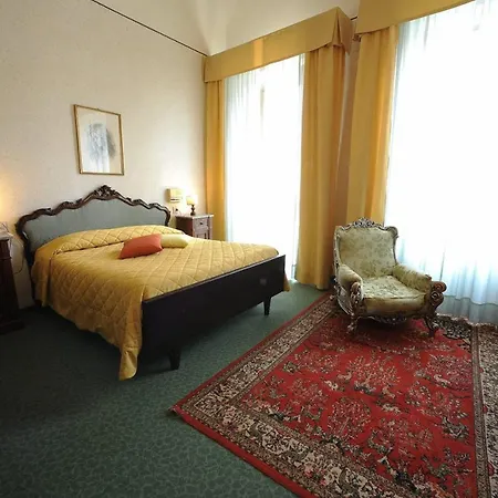 Kinzica Готель 3*