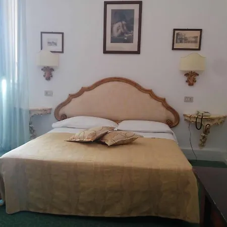 Готель Kinzica 3*