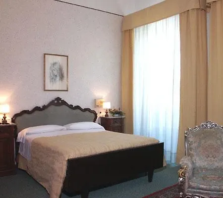 Готель Kinzica 3*